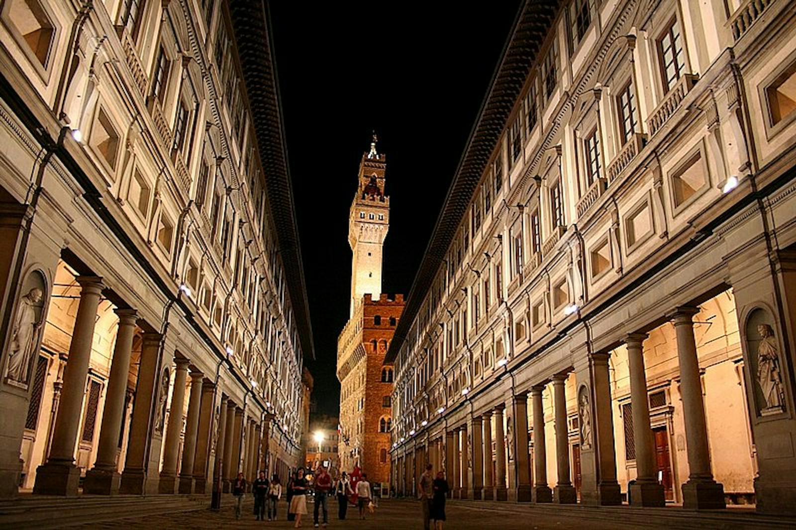 Nattutsikt over Uffizi-galleriet og Palazzo Vecchio